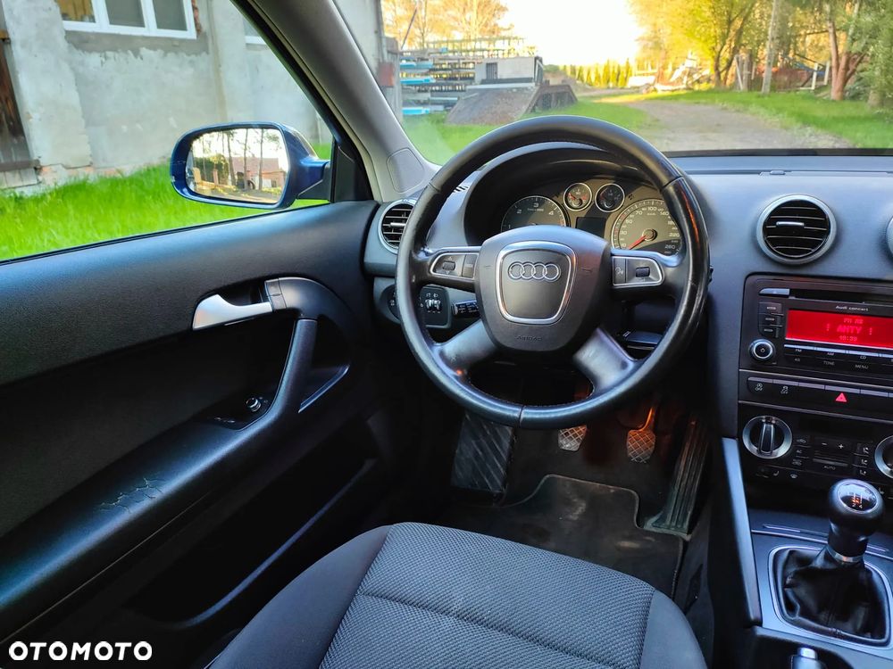 Audi A3 3-drzwiowe 1.6 TDI DPF Attraction - 11