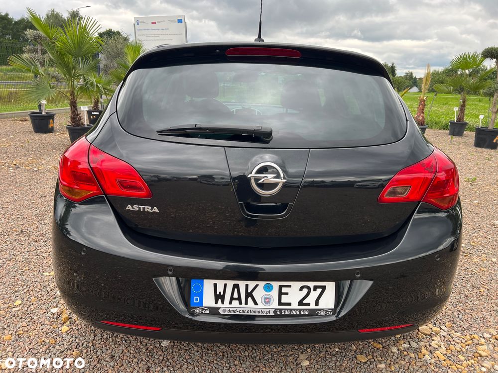 Opel Astra 1.6 Design Edition - 12