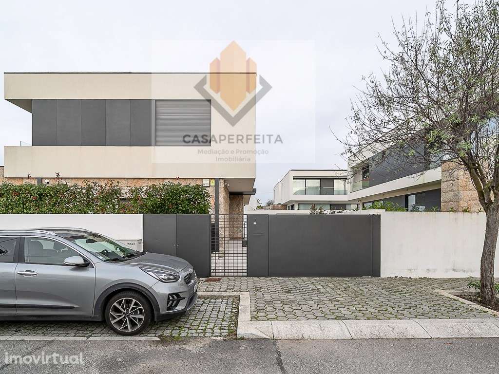 Moradia T3 de Luxo 3 Suites, Elevador, Piscina e Jardim - 300 metro... - Grande imagem: 5/23