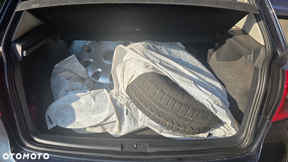 Volkswagen Golf - 11