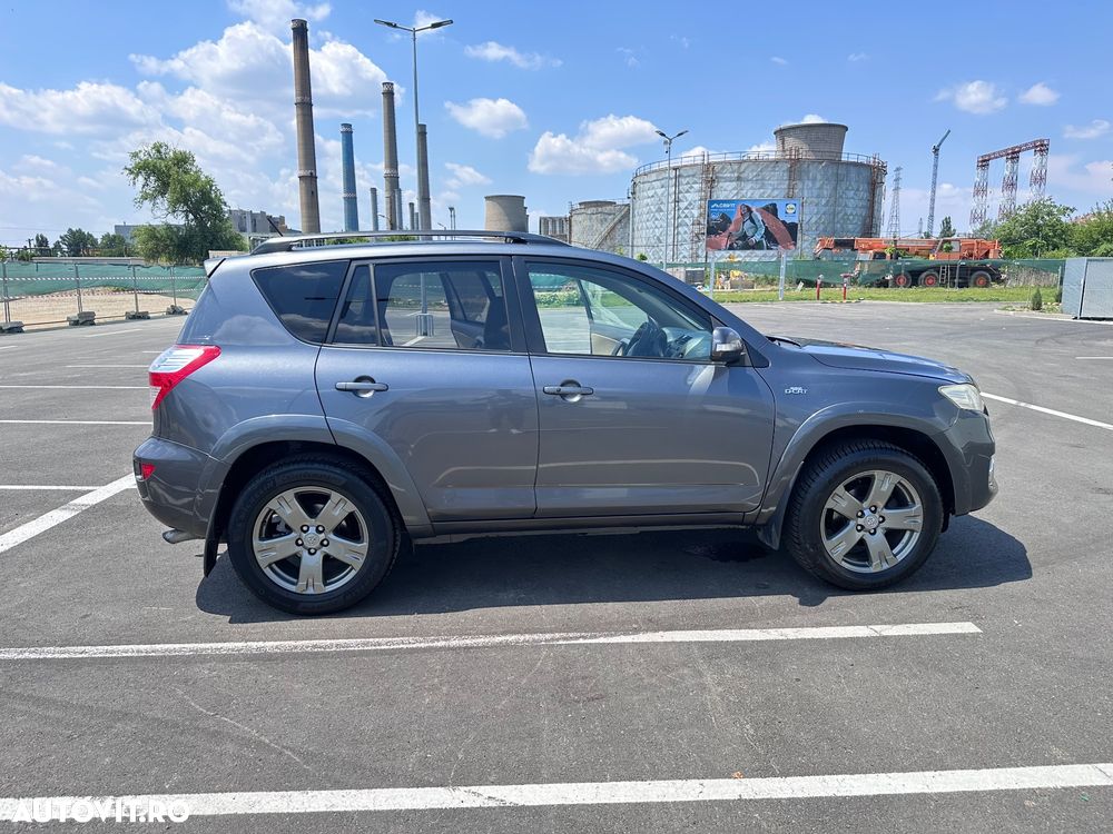 Toyota RAV4 2.2L D-CAT A/T Luxury - 9