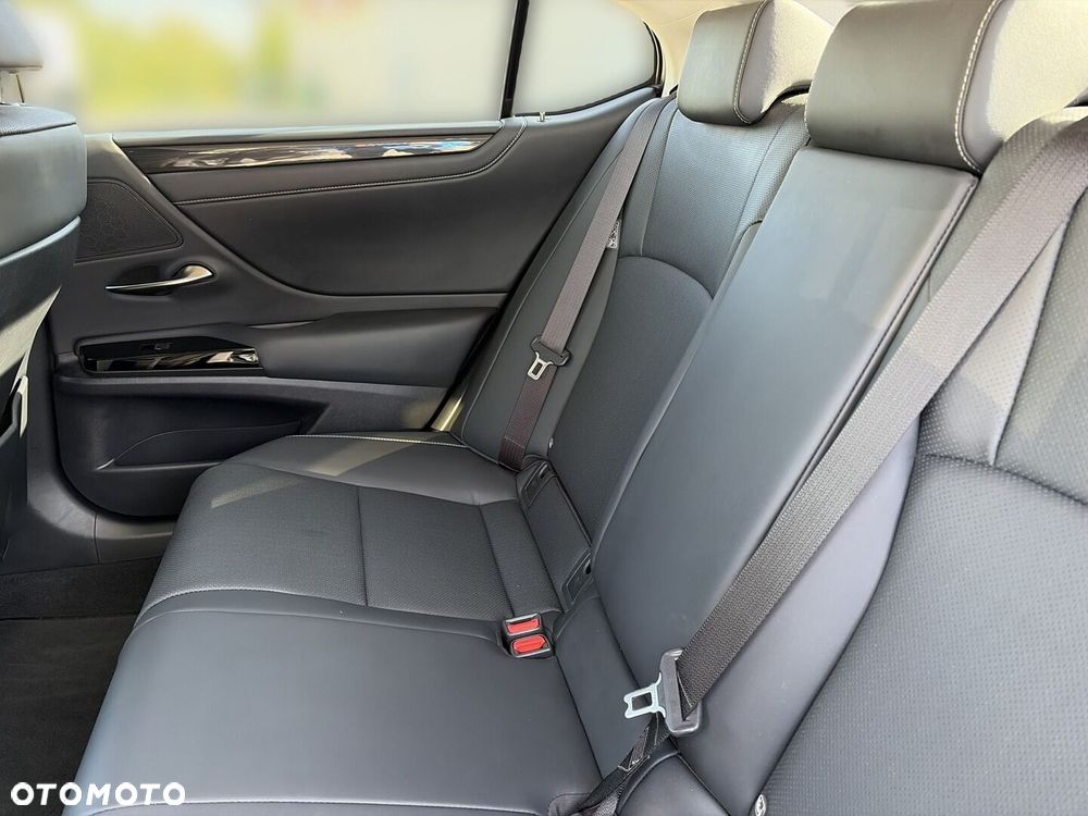 Lexus ES 300h Business Edition - 14