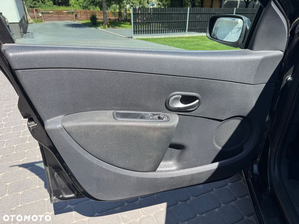 Renault Clio - 14