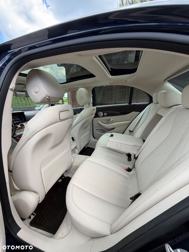 Mercedes-Benz Klasa E 300 9G-TRONIC - 19