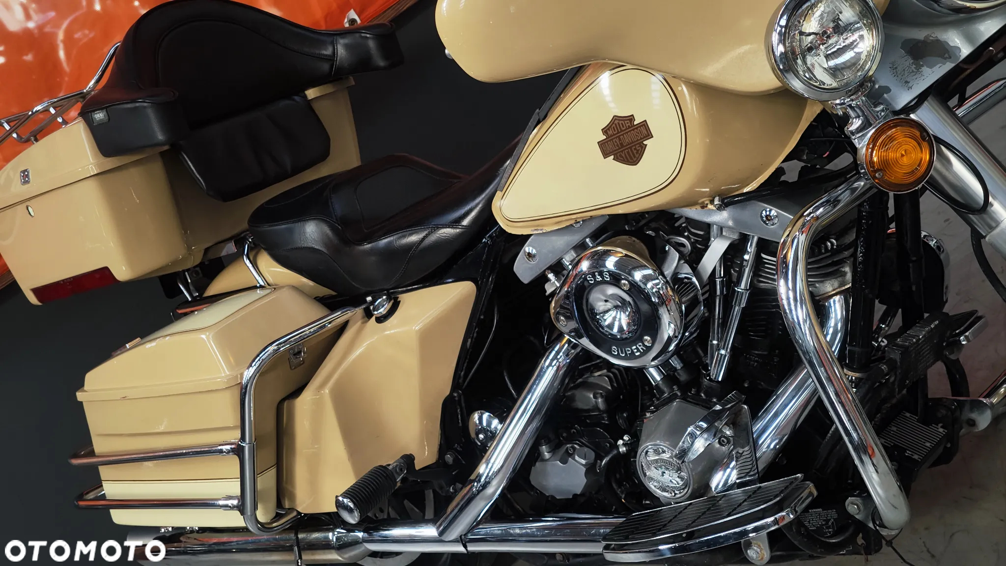Harley-Davidson FLH Electra Glide - 25