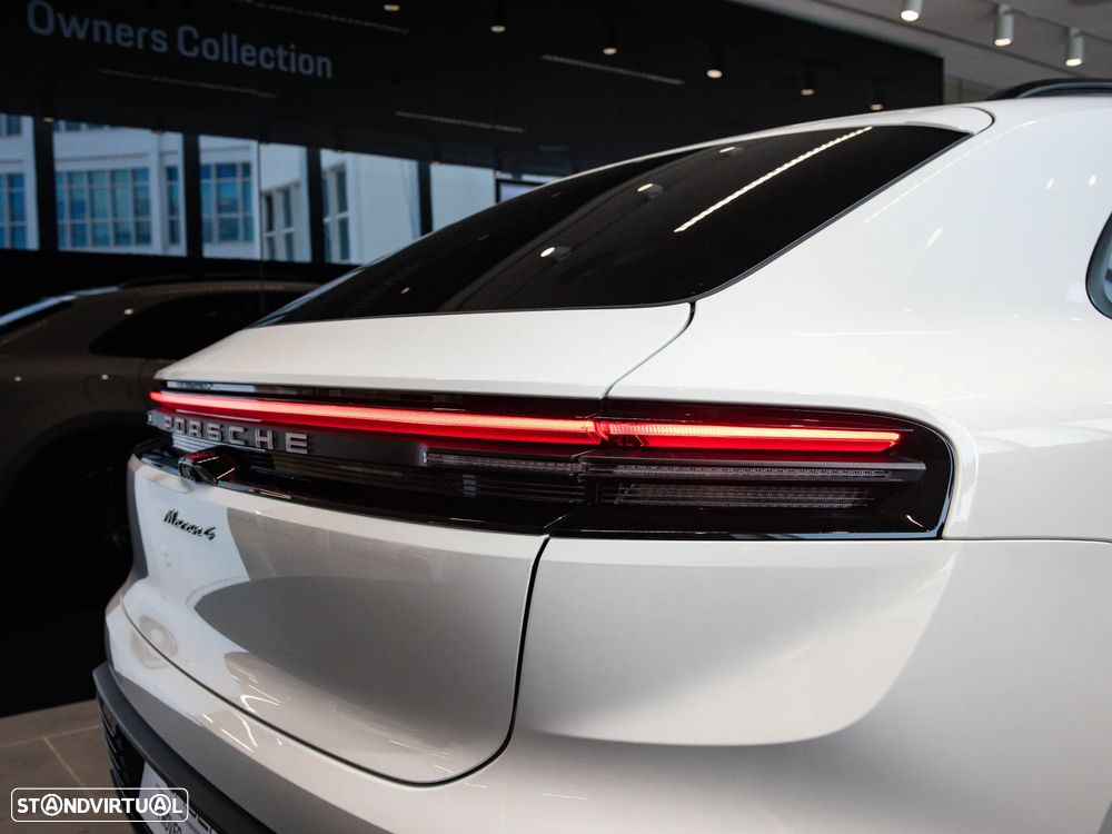 Porsche Macan Electric 4 - 18