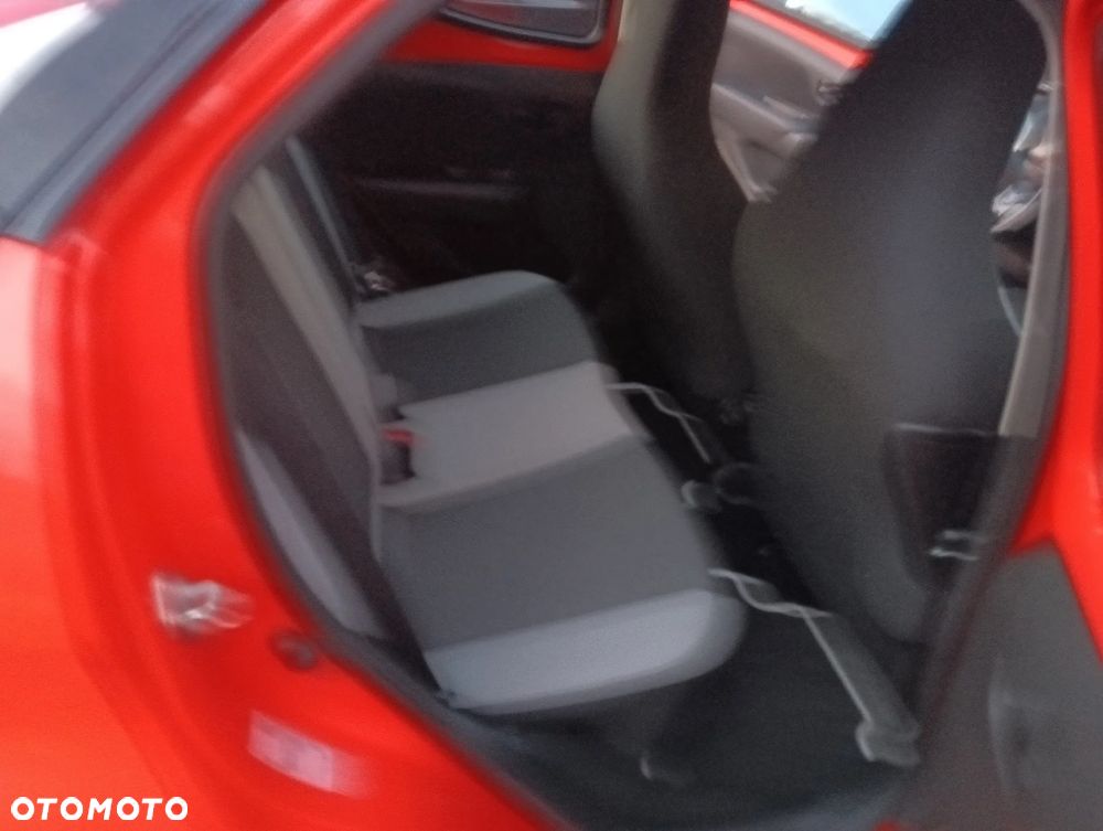 Toyota Aygo x-play touch - 18