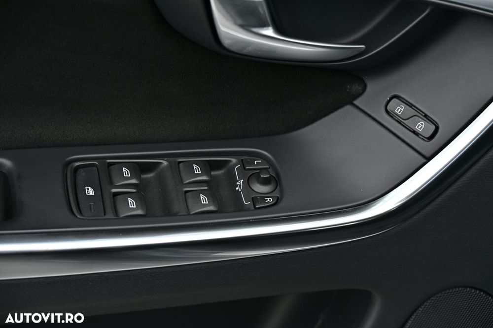 Volvo XC 60 D5 AWD Geartronic Momentum - 25