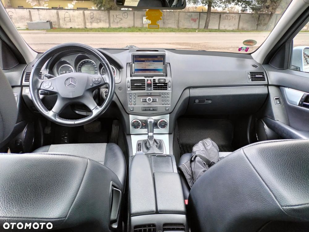 Mercedes-Benz Klasa C 180 CGI Automatik BlueEFFICIENCY Avantgarde - 8