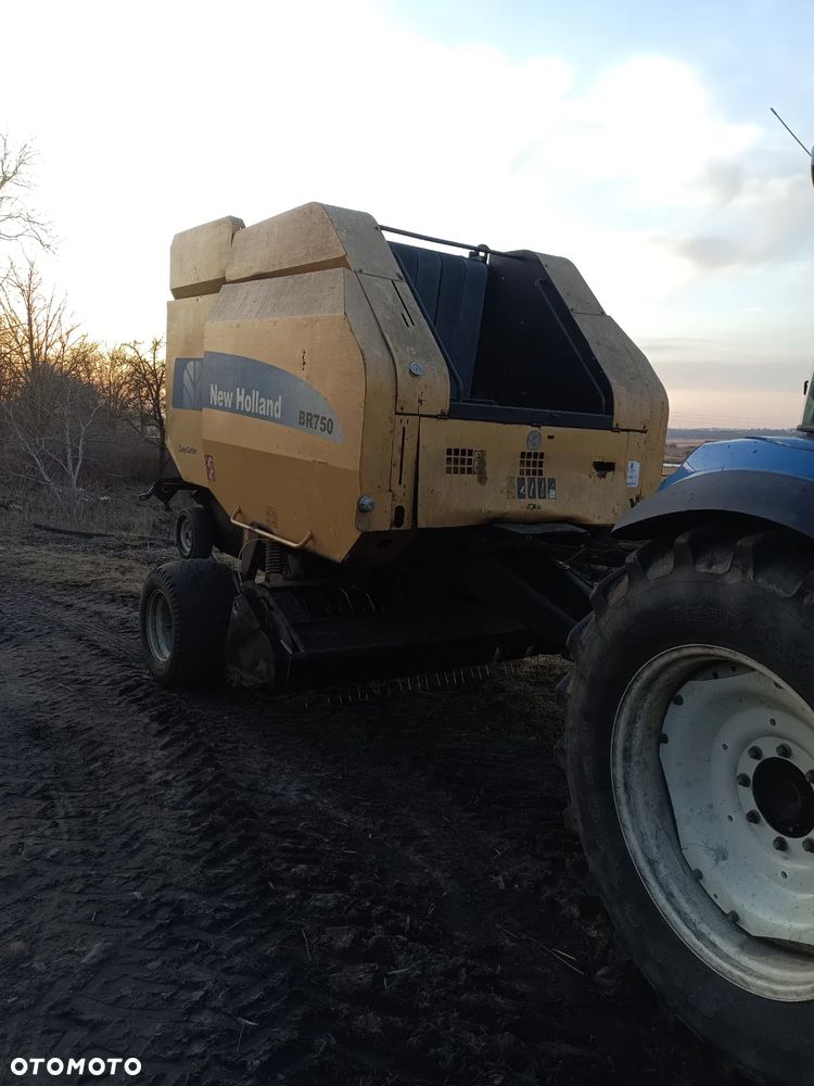 New Holland BR 750 - 1