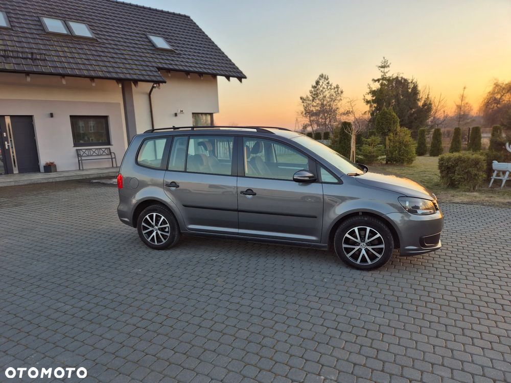 Volkswagen Touran 1.6 TDI DPF BlueMotion Technology DSG Comfortline - 10