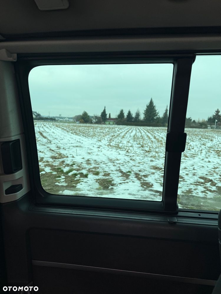 Volkswagen Multivan - 12