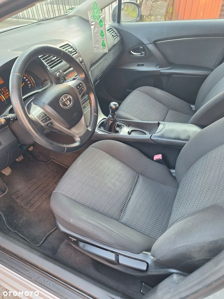 Toyota Avensis - 9