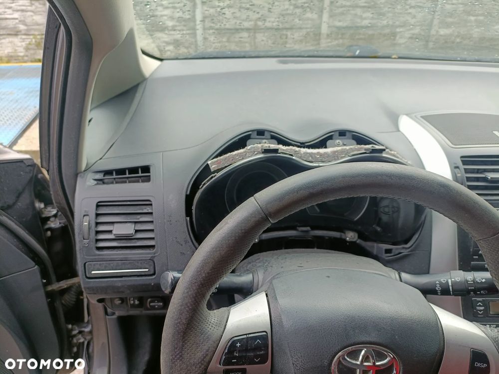 TOYOTA AURIS I 06-12 LIFT 2010 r. 5D deska rozdzielcza + pasy lewy i prawy przód + moduł + AIRBAG  * - 2