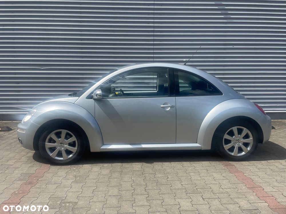Volkswagen New Beetle - 2
