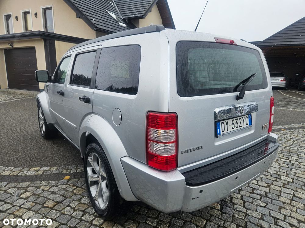 Dodge Nitro - 4