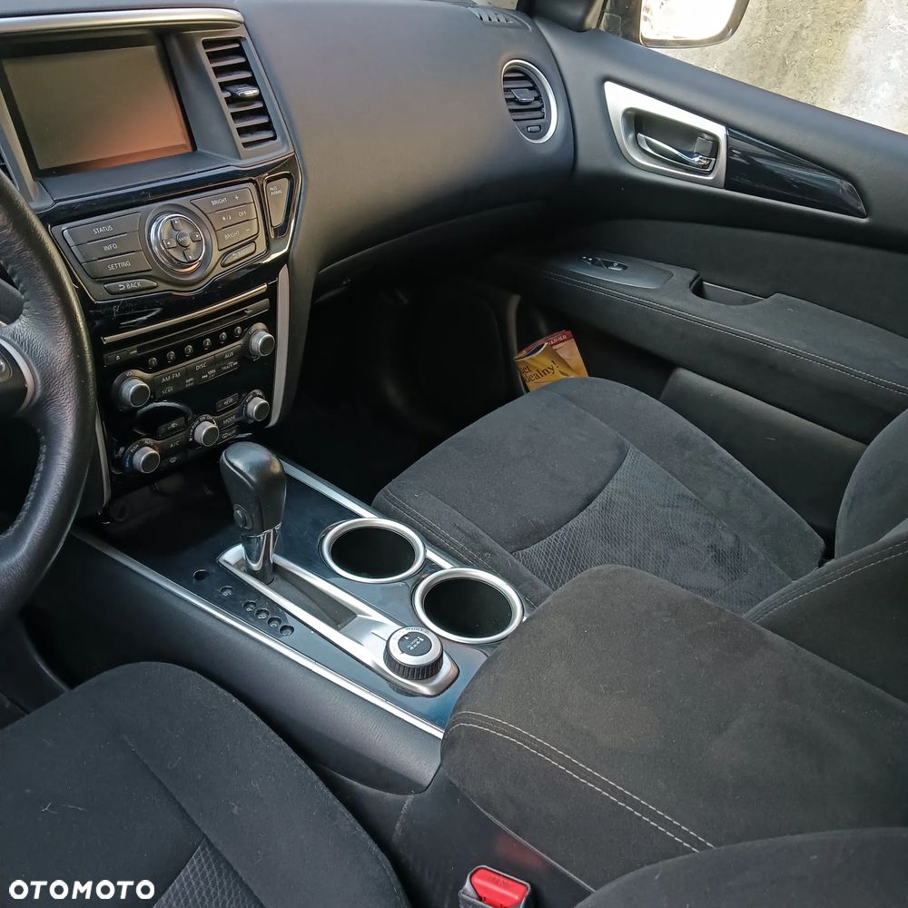 Nissan Pathfinder - 2