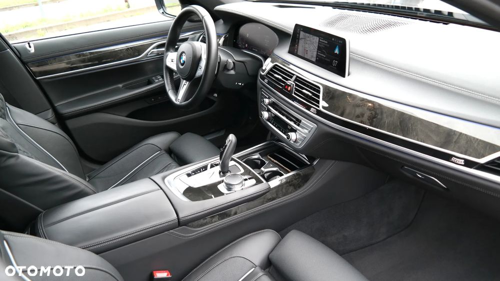BMW Seria 7 750i xDrive sport - 10