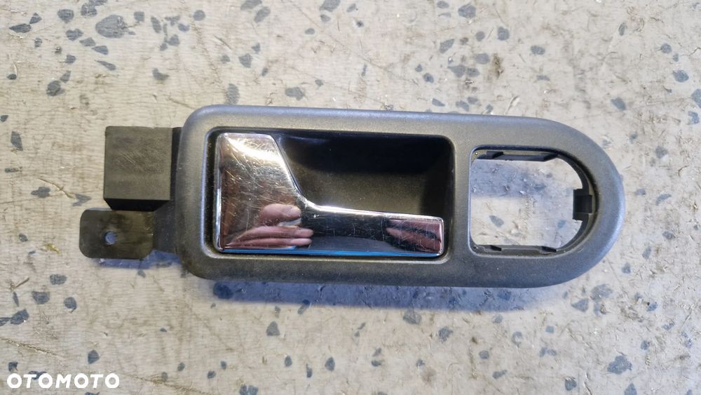 VOLKSWAGEN PASSAT B5 KLAMKA WEWNĘTRZNA LEWY PRZÓD - 1
