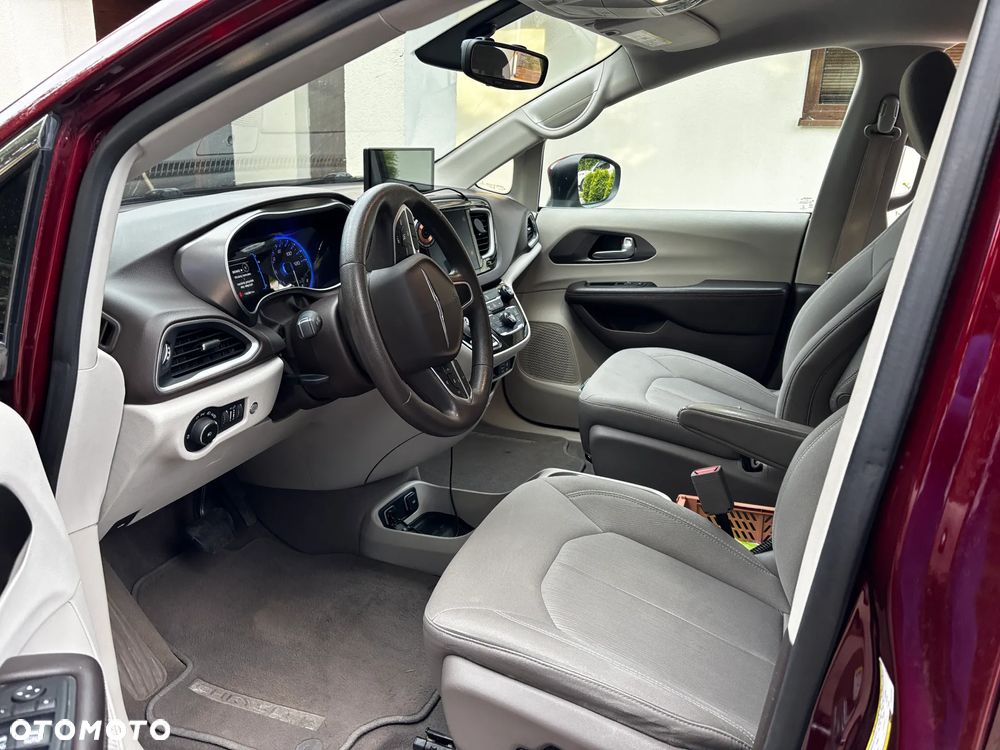 Chrysler Pacifica - 7
