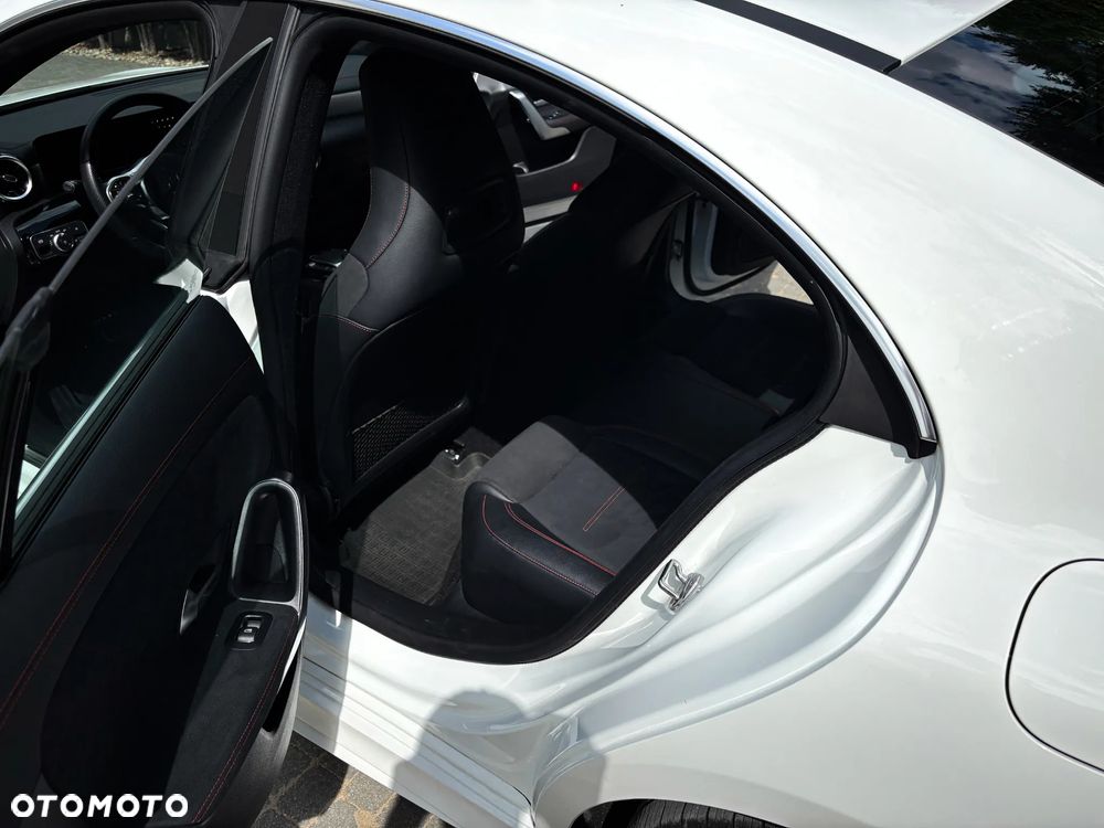 Mercedes-Benz CLA 250 E AMG Line 8G-DCT - 9