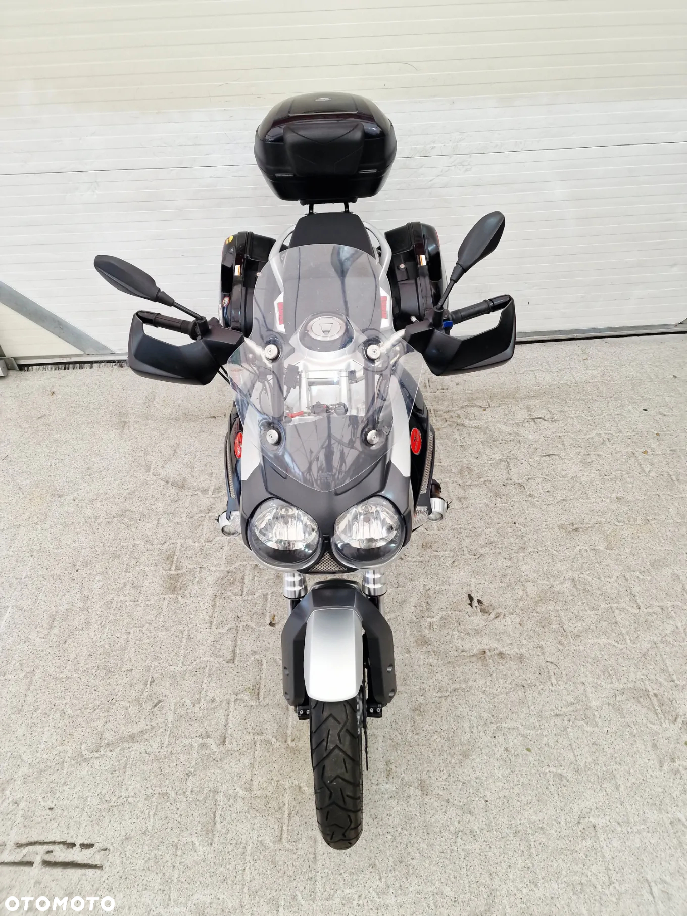 Moto Guzzi Stelvio - 18