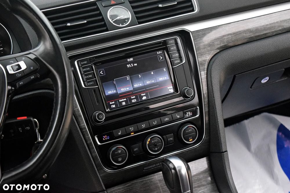 Volkswagen Passat - 37