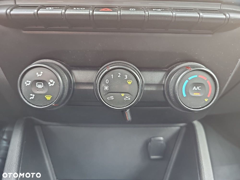 Dacia Duster 1.6 SCe Essential - 22