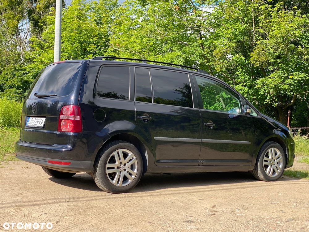 Volkswagen Touran 2.0 TDI DSG Highline - 9