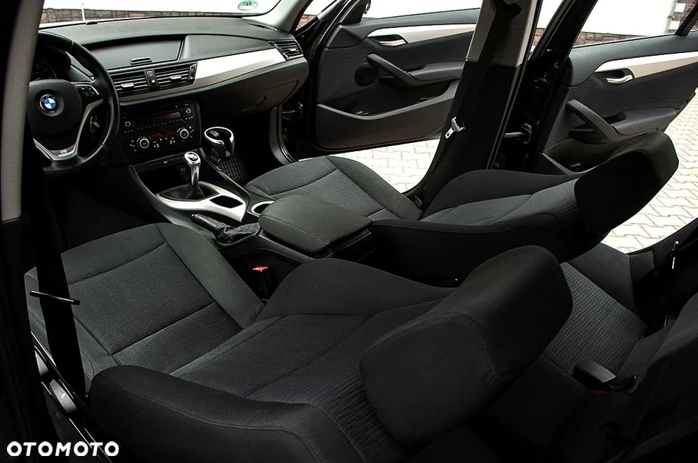 BMW X1 sDrive18i xLine - 33