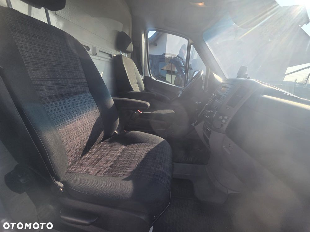 Mercedes-Benz SPRINTER - 16