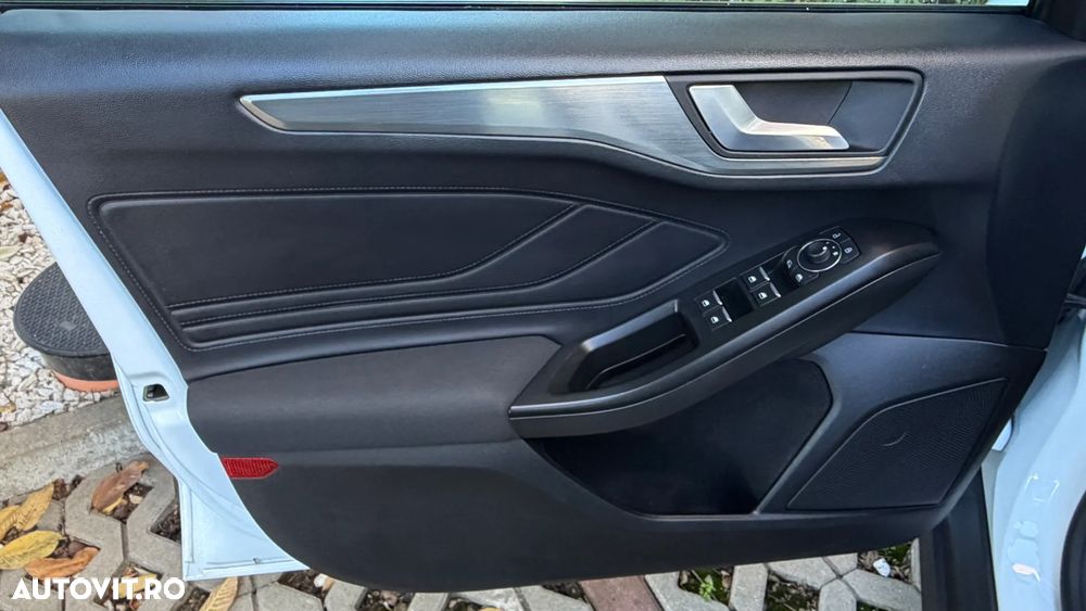 Ford Focus 1.0 EcoBoost Titanium - 10