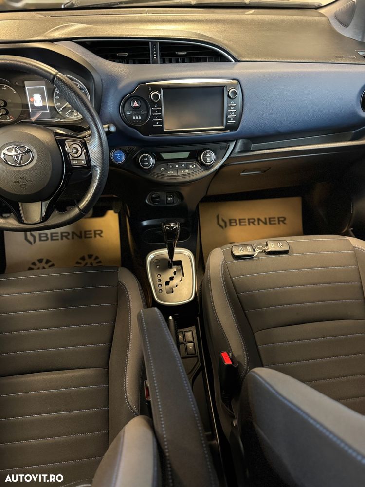 Toyota Yaris 1.5 VVT-i HSD Bi-Tone R&B - 13