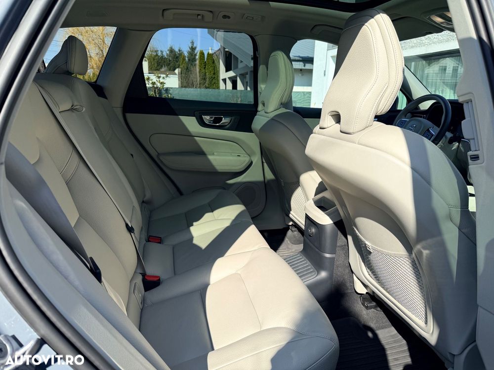 Volvo XC 60 Recharge T8 AWD AT Ultimate Bright - 9