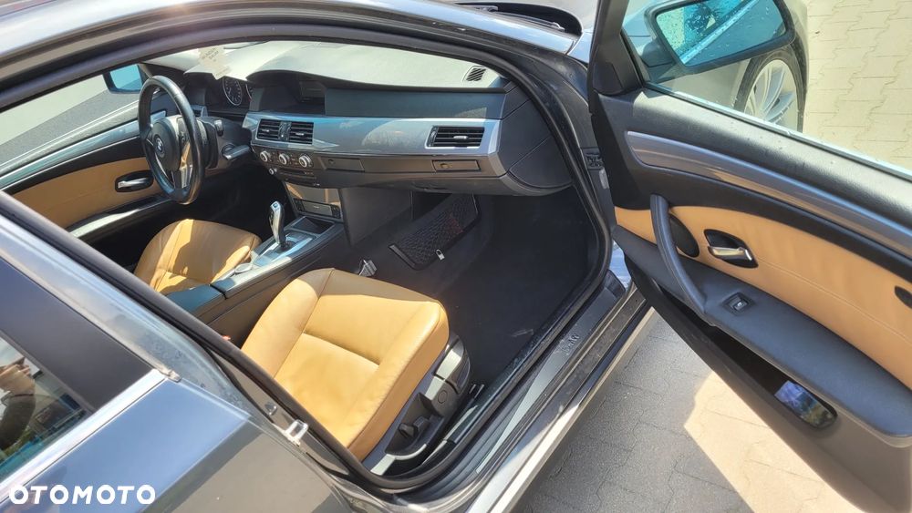 BMW Seria 5 525d - 11
