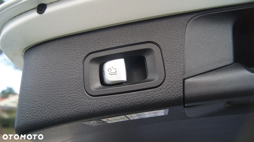 Mercedes-Benz Klasa C 220 d T 9G-TRONIC AMG Line - 38