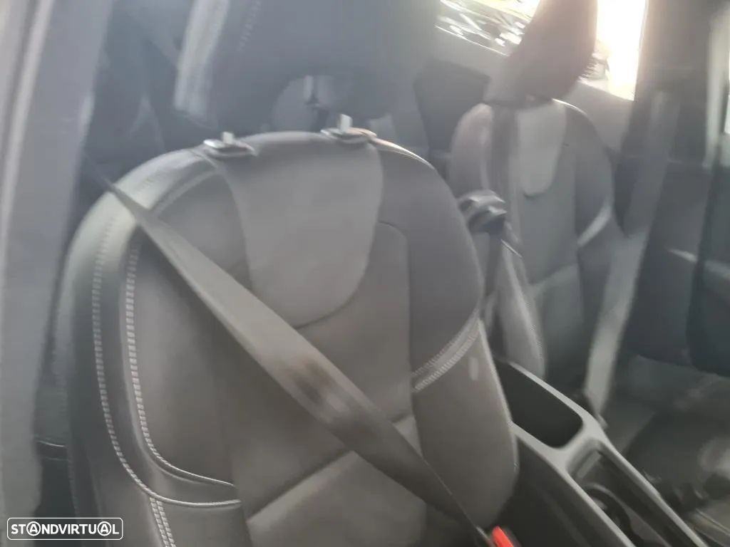 Volvo V40 2.0 D3 Momentum - 7