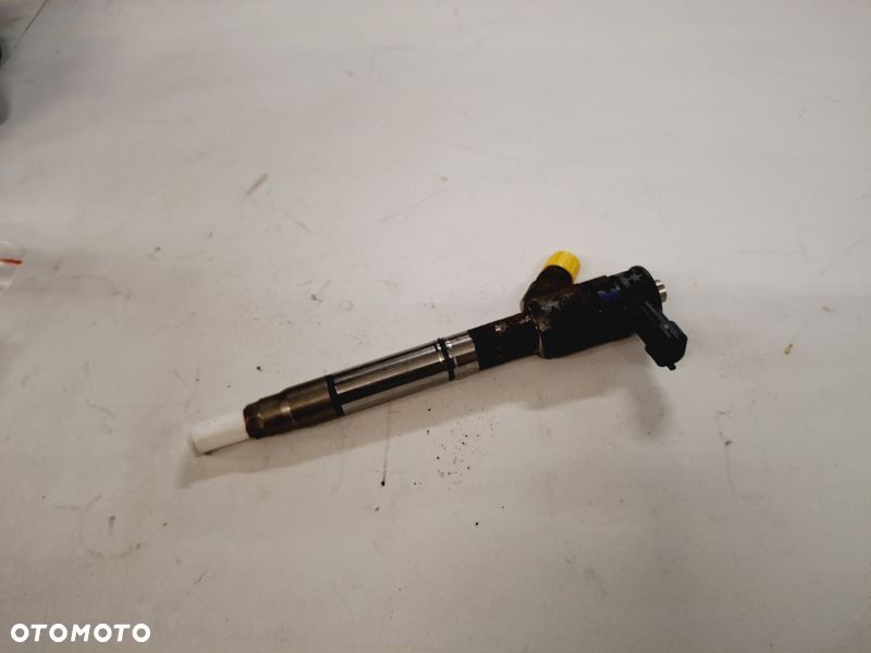 HYUNDAI TUCSON III 3 SPORTAGE III 3 1.7 CRDI WTRYSKIWACZ PALIWA 33800-2A610 - 1