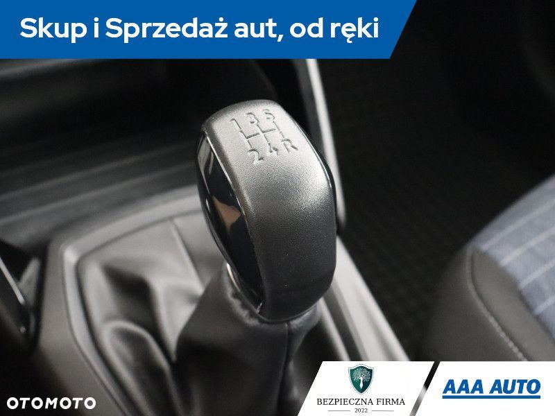 Peugeot 208 - 15