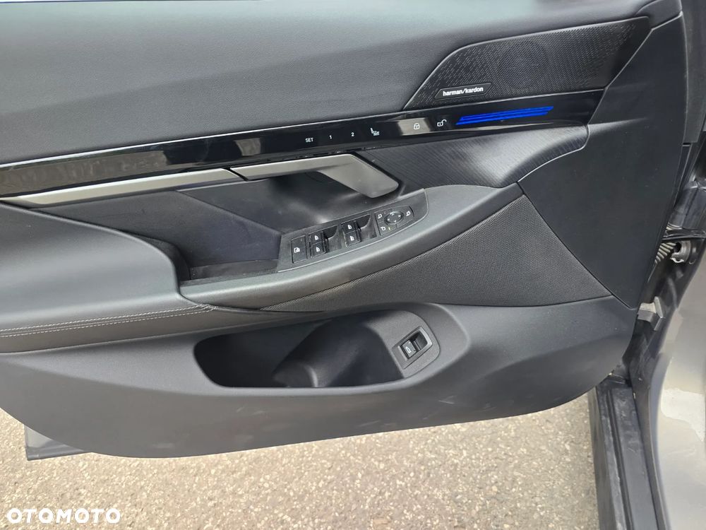 BMW Seria 5 530i xDrive mHEV - 15