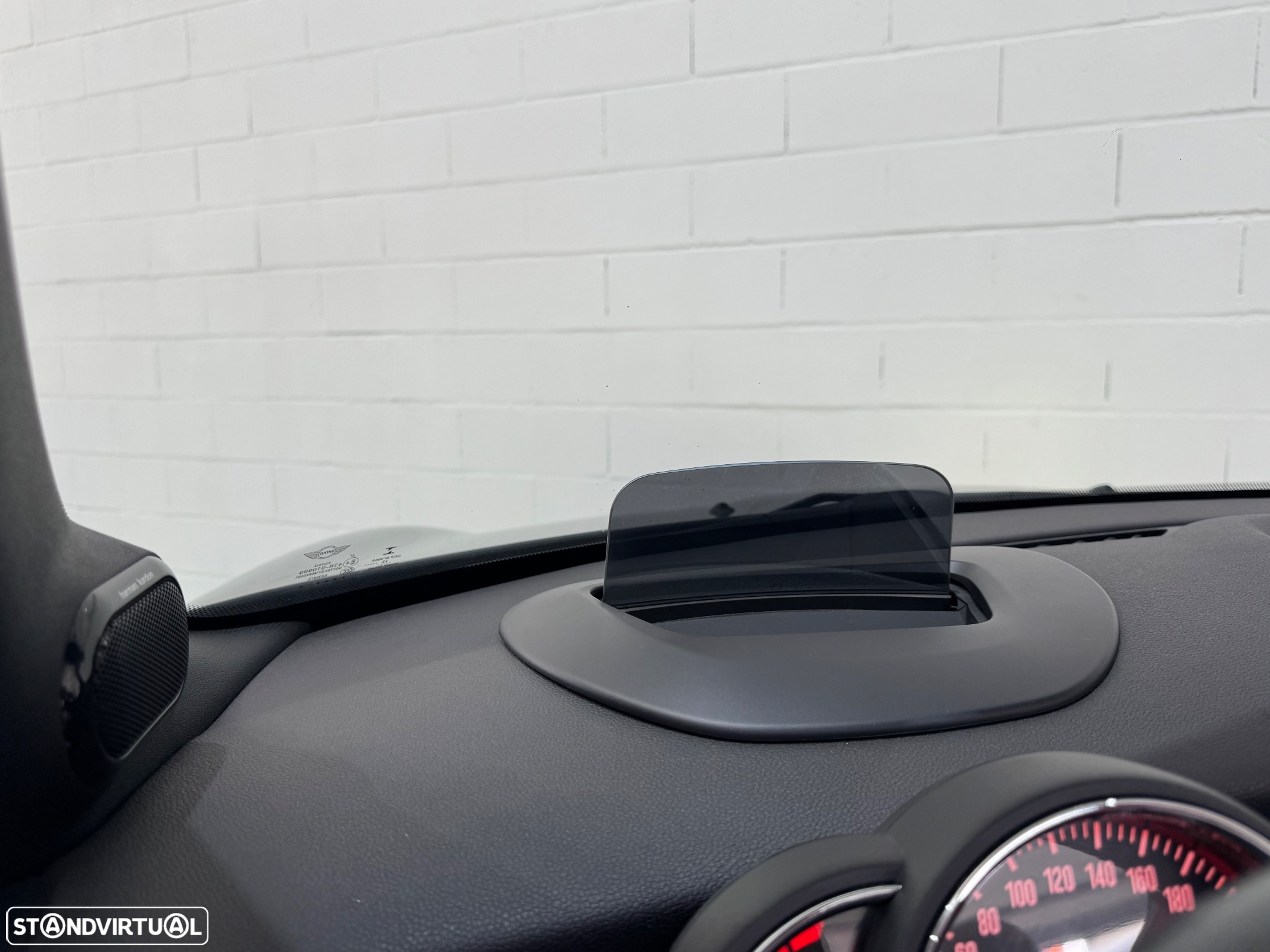 MINI Cabrio John Cooper Works - 33