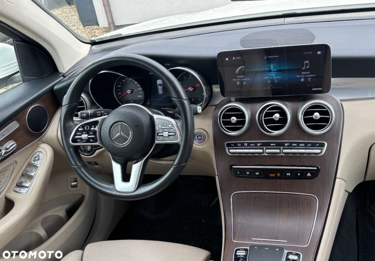 Mercedes-Benz GLC - 13
