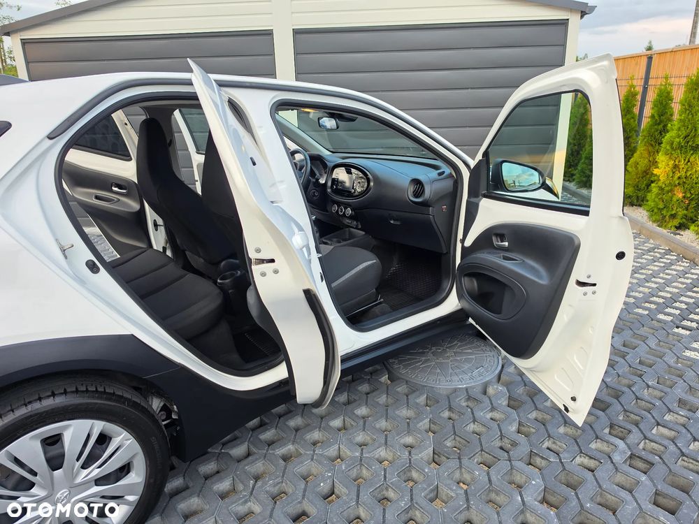 Toyota Aygo X Black&White - 11