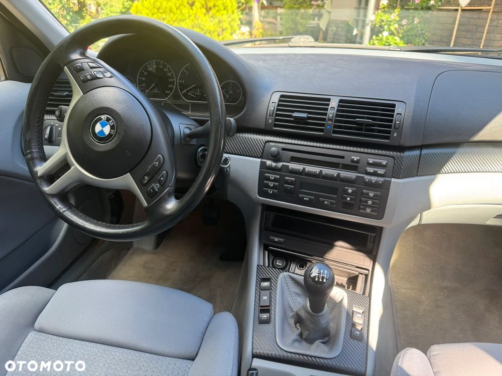 BMW Seria 3 330i - 27