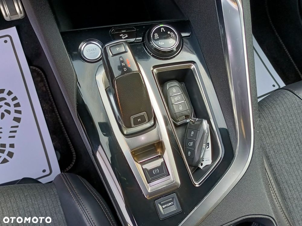 Peugeot 3008 1.2 PureTech GPF Allure S&S EAT8 - 26