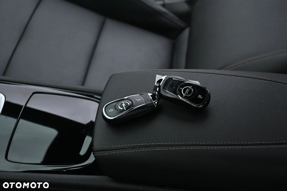 Opel Insignia CT 2.0 CDTI 4x4 Exclusive S&S - 32