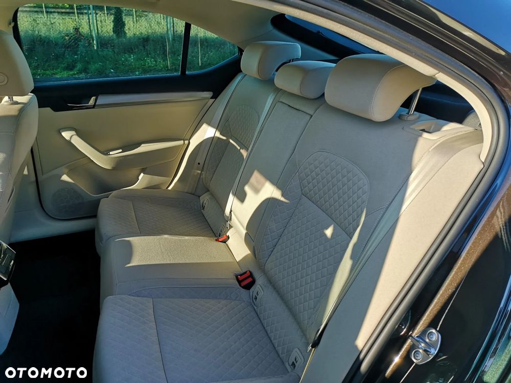 Skoda Superb 2.0 TDI DSG Premium Edition - 24