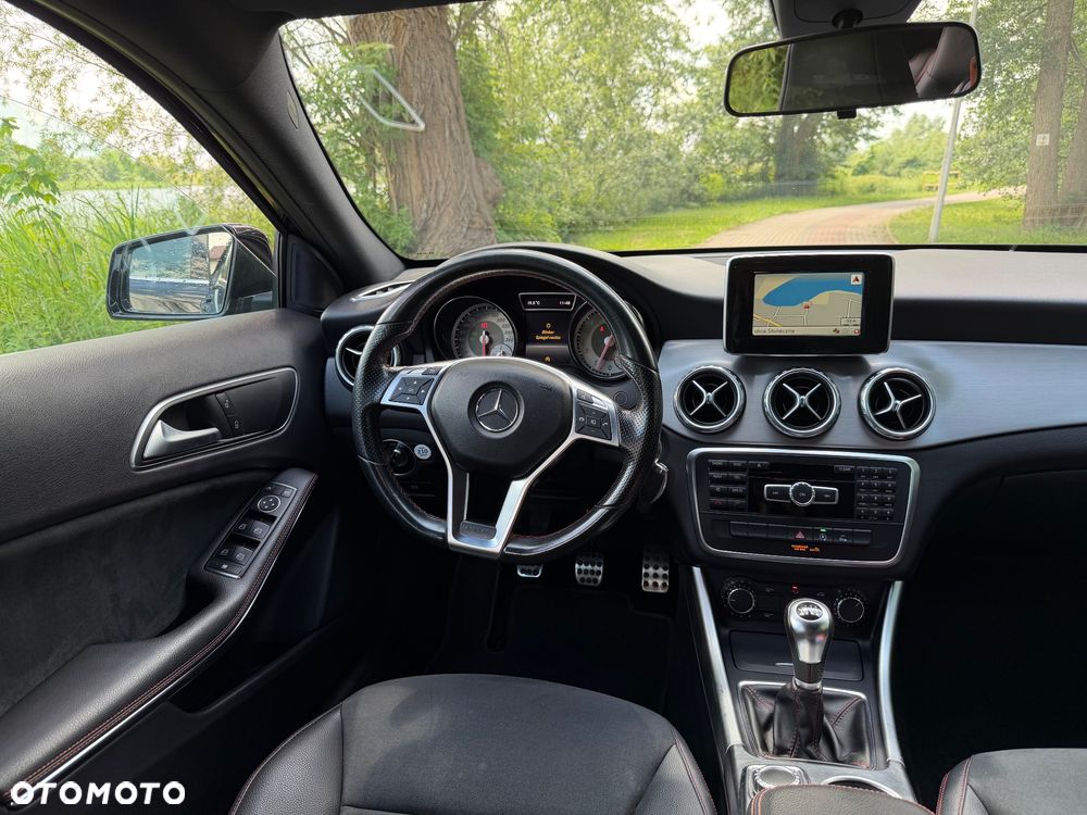 Mercedes-Benz GLA 200 AMG Line - 16