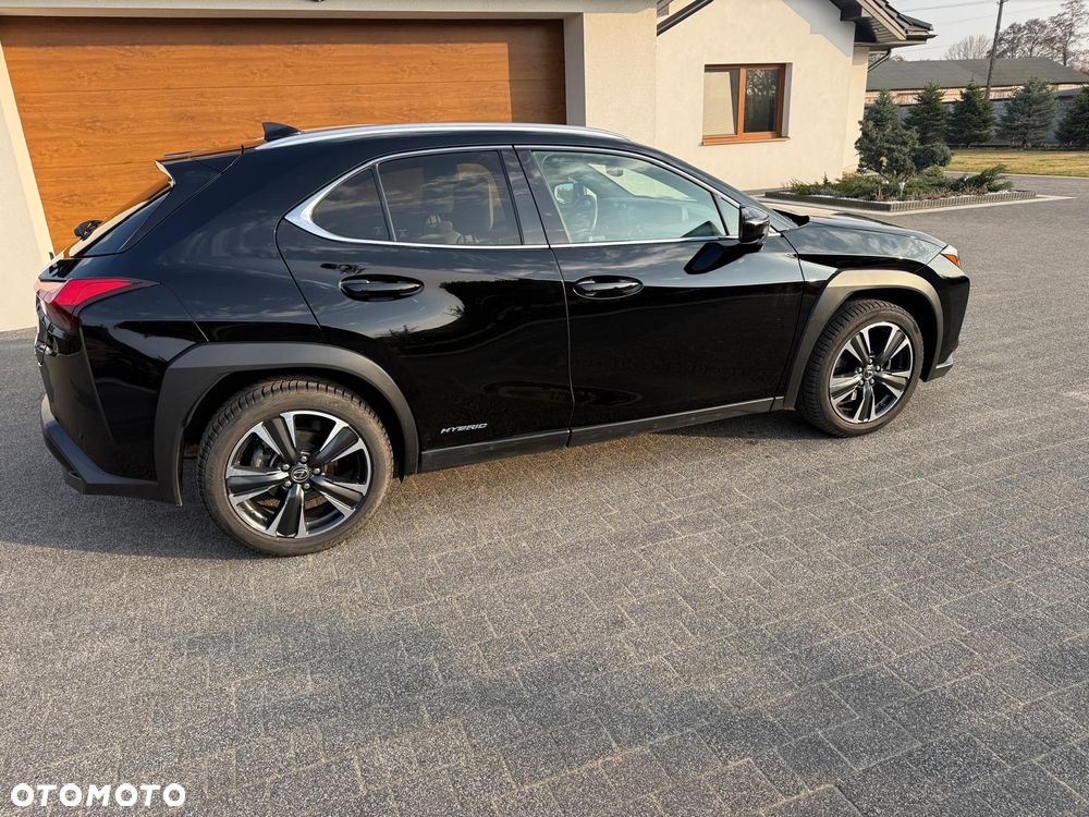 Lexus UX - 12