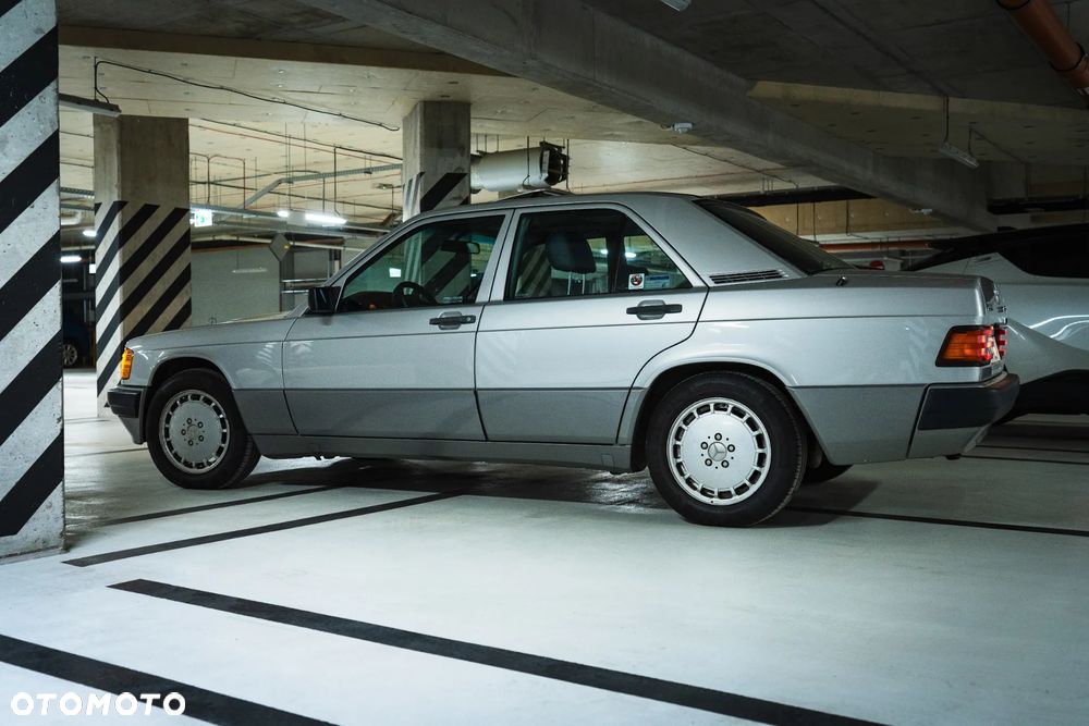 Mercedes-Benz W201 (190) - 3